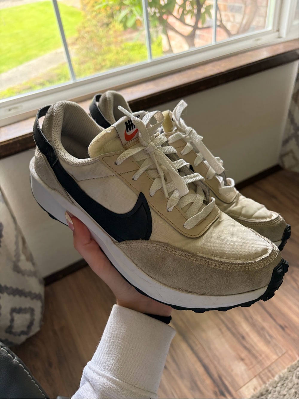 Nike Women’s waffle debut sneakers